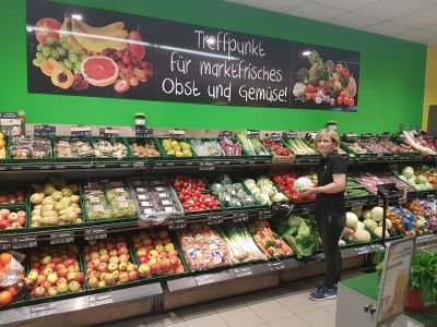 Frau-Stiewig beim Obst und Gemüse